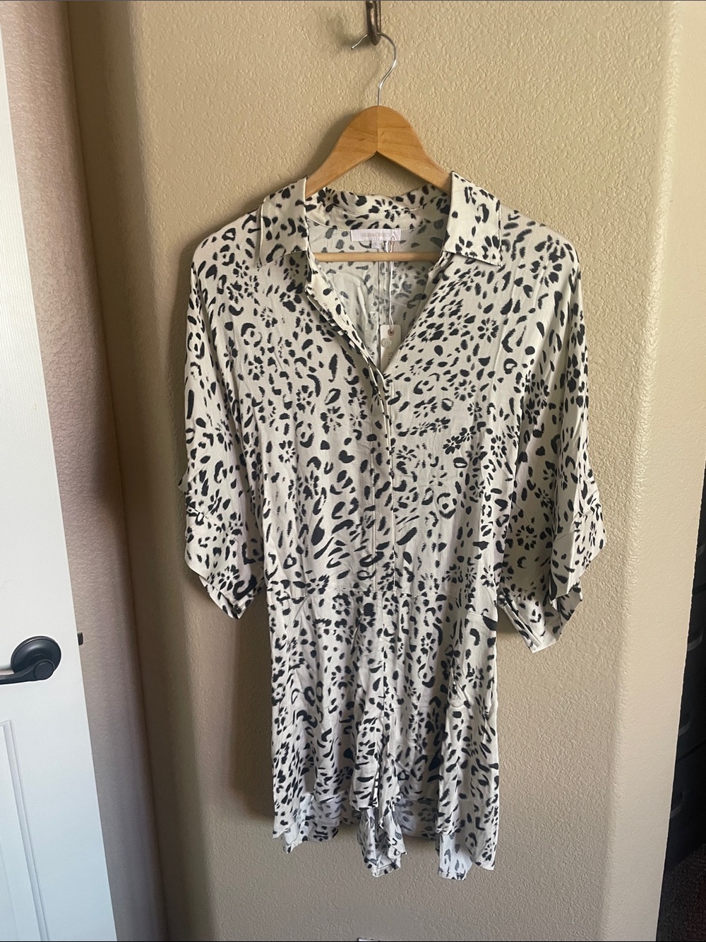 Olivaceous Black and Ivory Print Women’s Shorts Romper with Removable Tie Size S